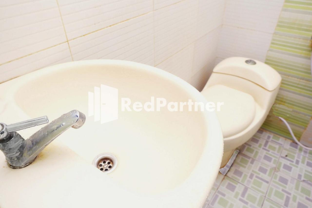 Hotel Permata Makassar Mitra Reddoorz Balangberu Dış mekan fotoğraf